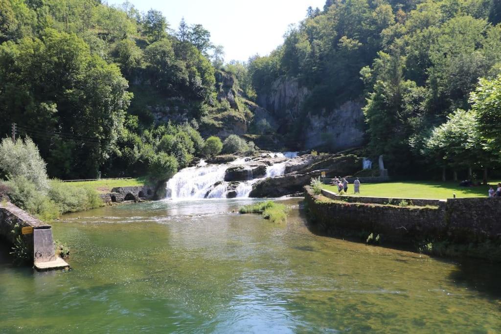 Au Coeur Du Jura, Logement Au Calme Champagnole Exterior foto